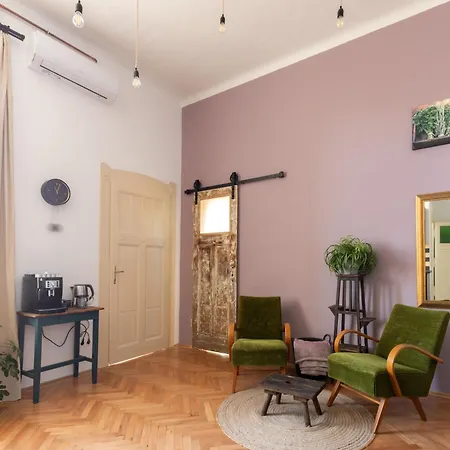 Apartman After Eight *