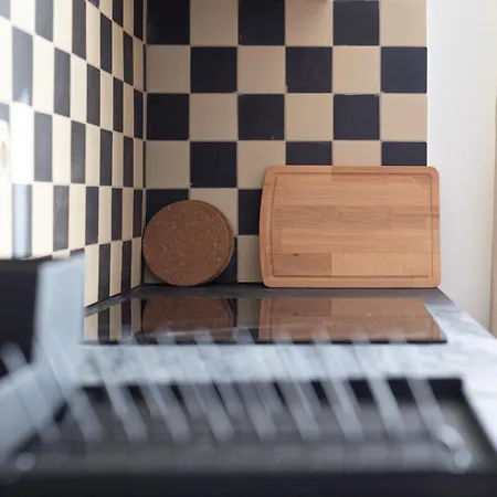 Apartman After Eight